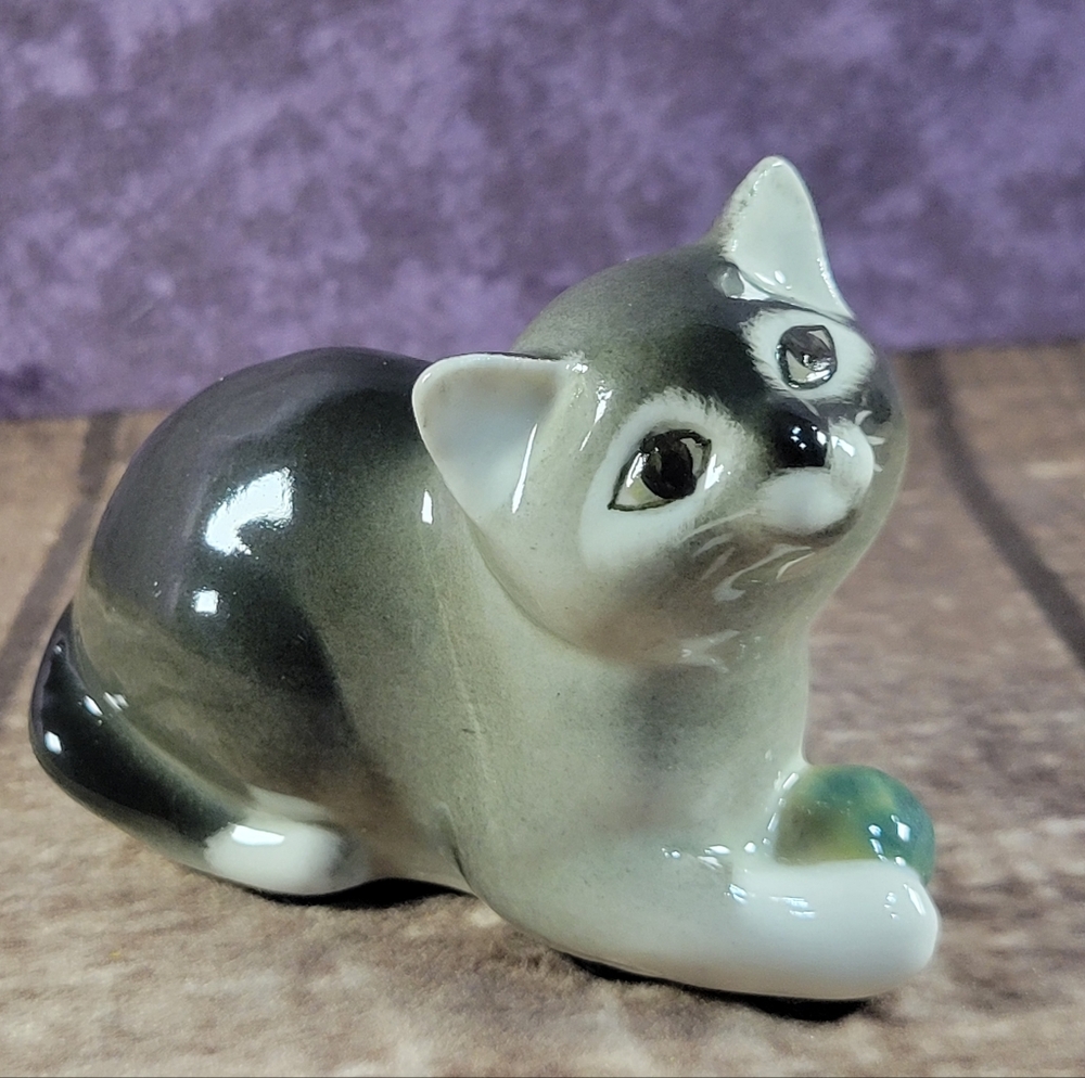 Lomonosov USSR Vintage Porcelain Kitten